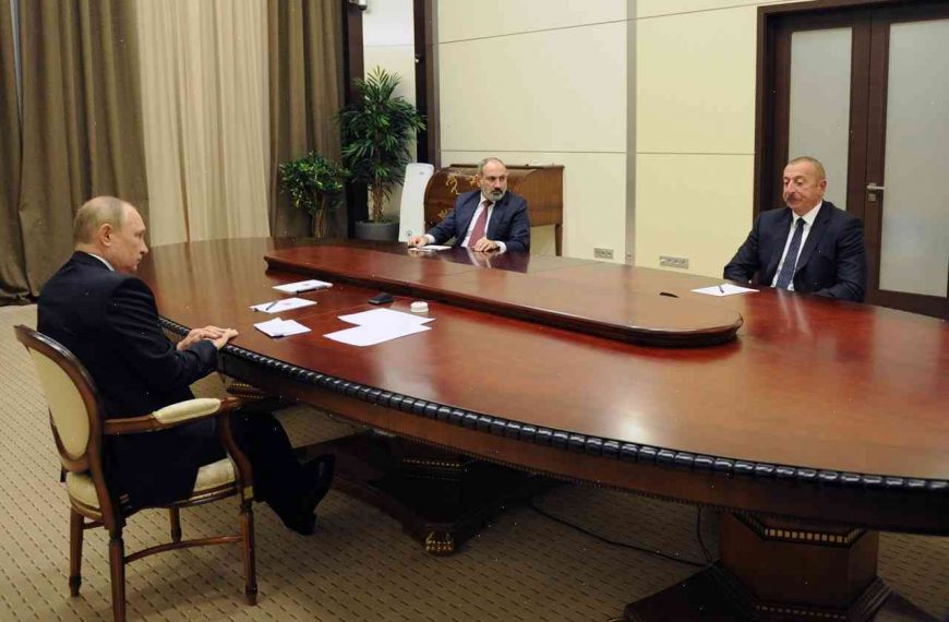 Putin hosts leaders of rivals Armenia, Azerbaijan, for talks